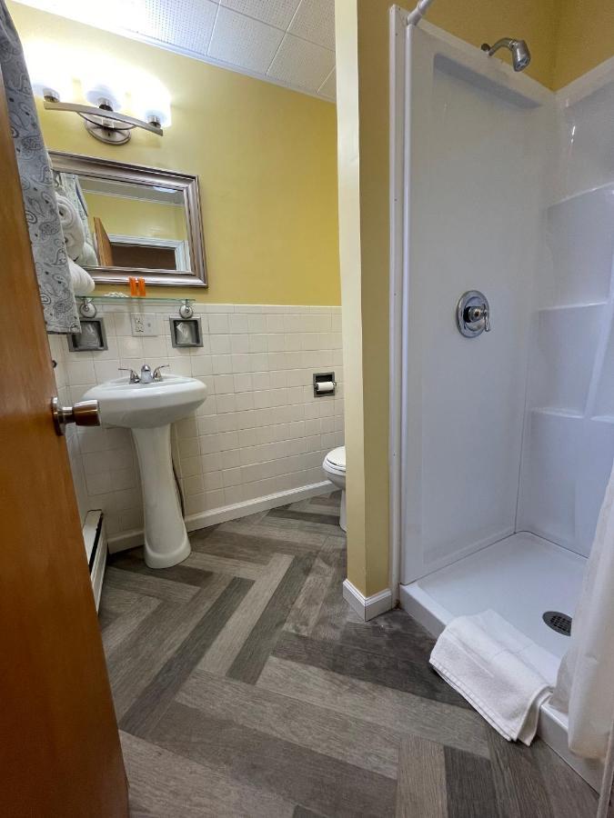 The Colonial Inn & Creamery Watkins Glen Extérieur photo