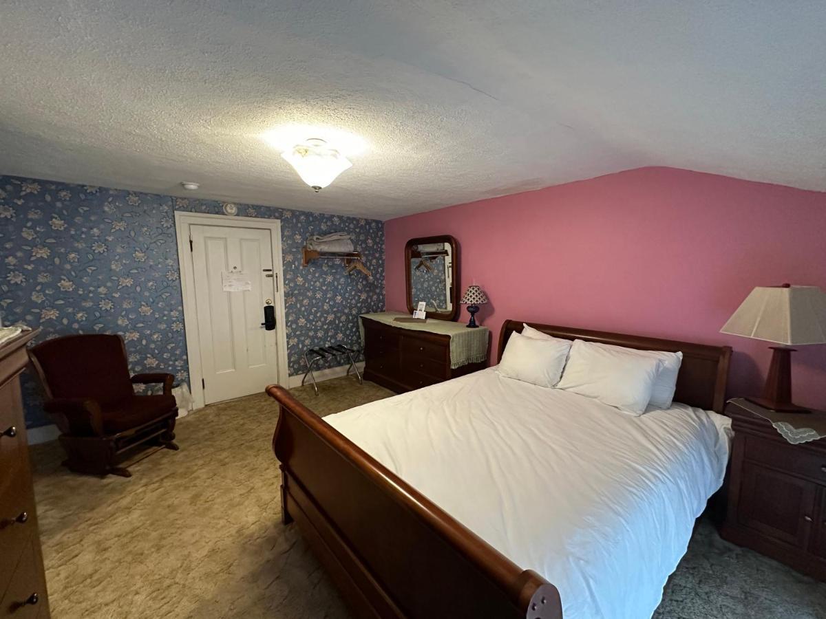 The Colonial Inn & Creamery Watkins Glen Extérieur photo