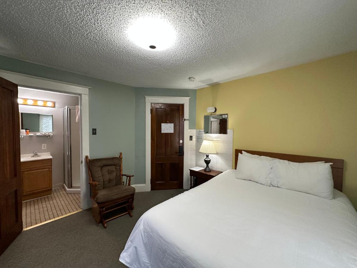 The Colonial Inn & Creamery Watkins Glen Extérieur photo